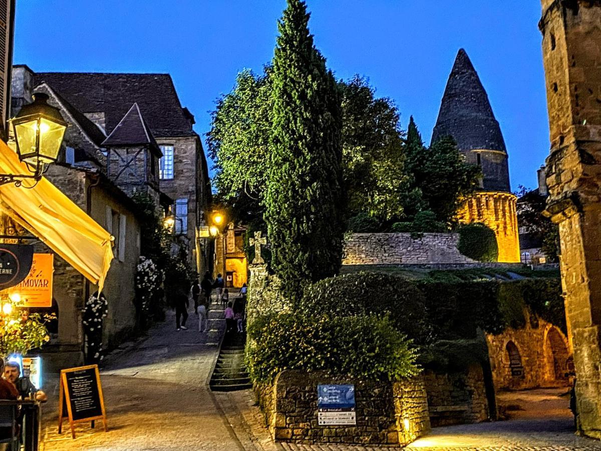 Centrally Located Sarlat Apartment With Medieval Town Views Exterior foto