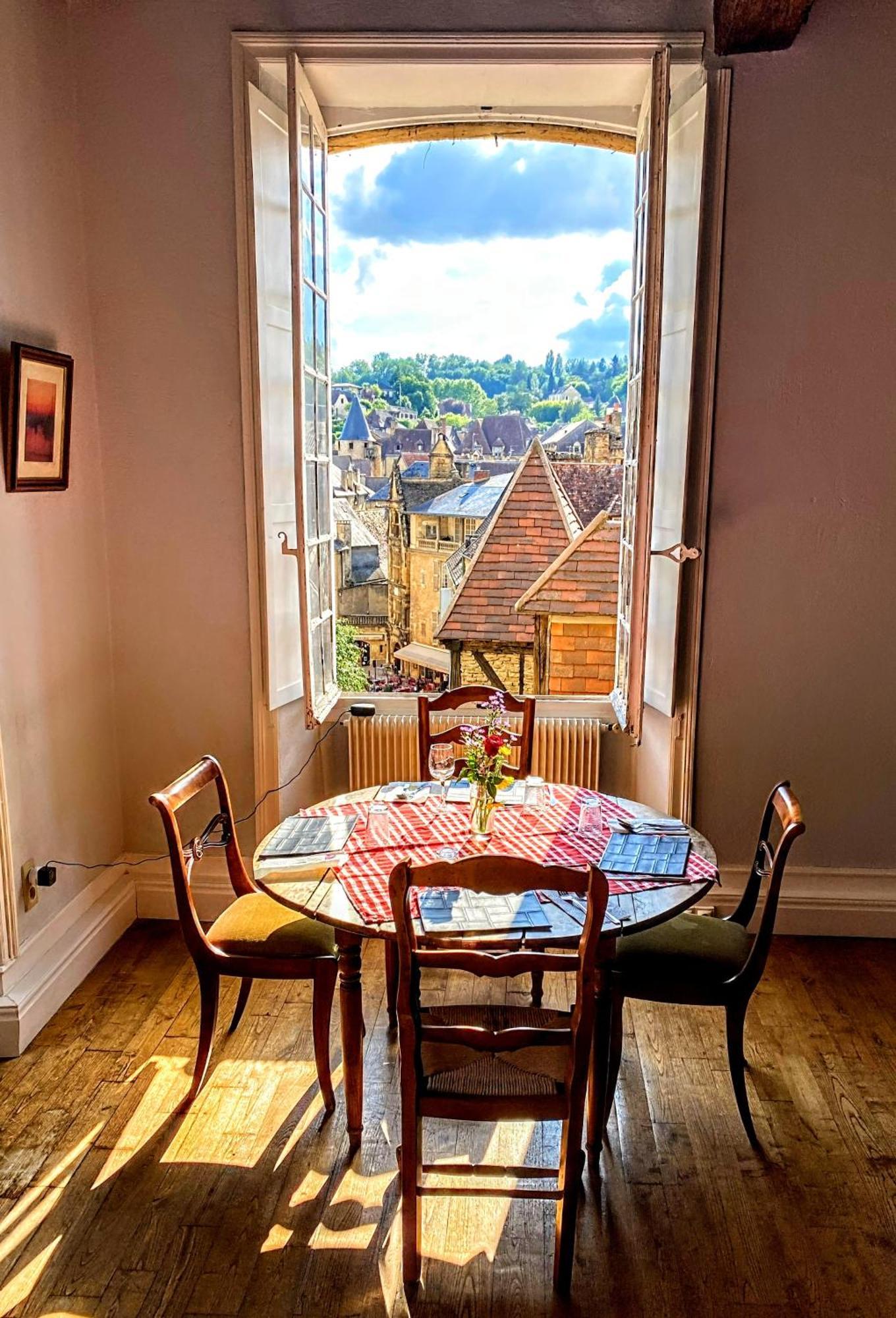 Centrally Located Sarlat Apartment With Medieval Town Views Exterior foto