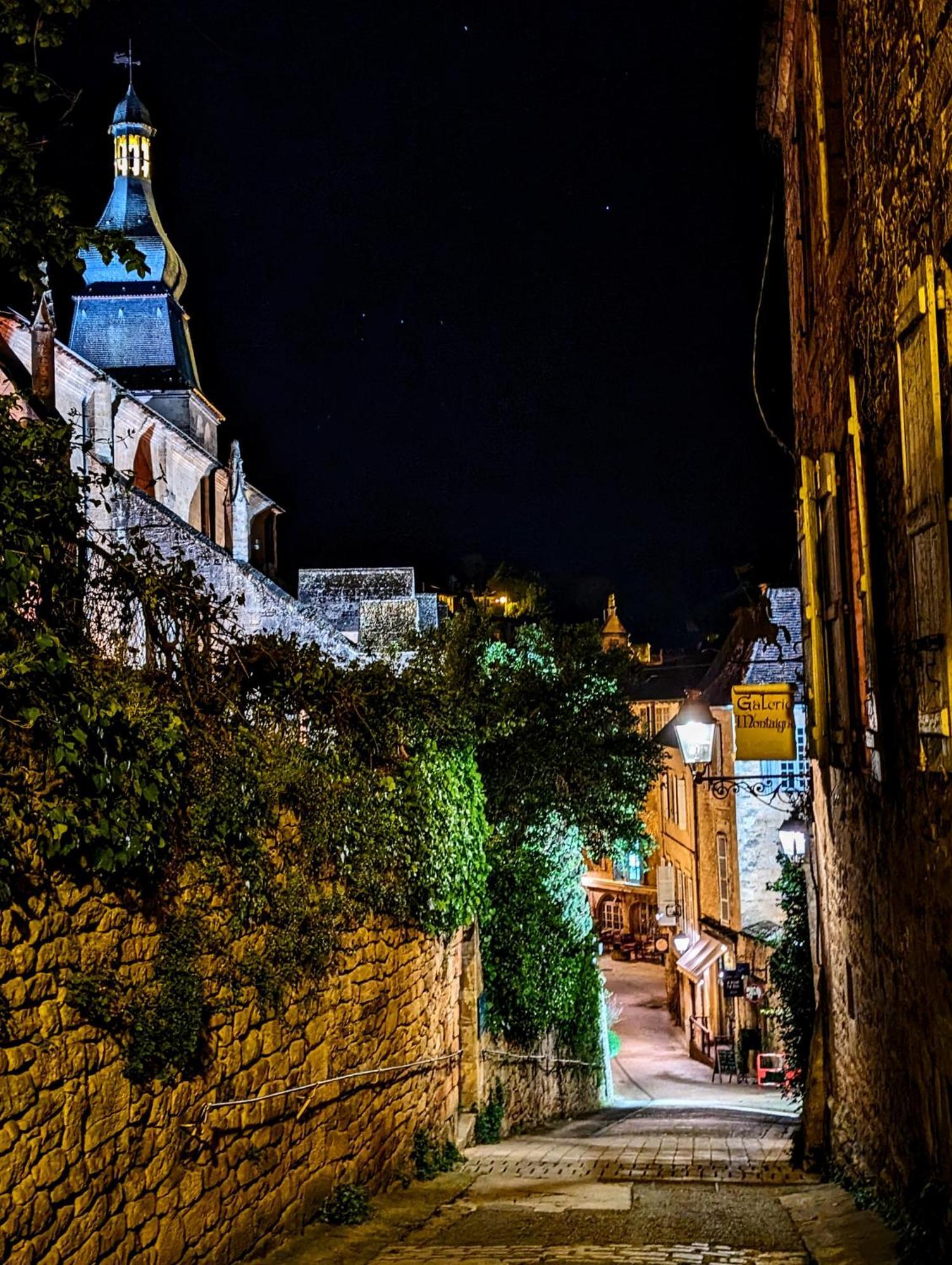 Centrally Located Sarlat Apartment With Medieval Town Views Exterior foto