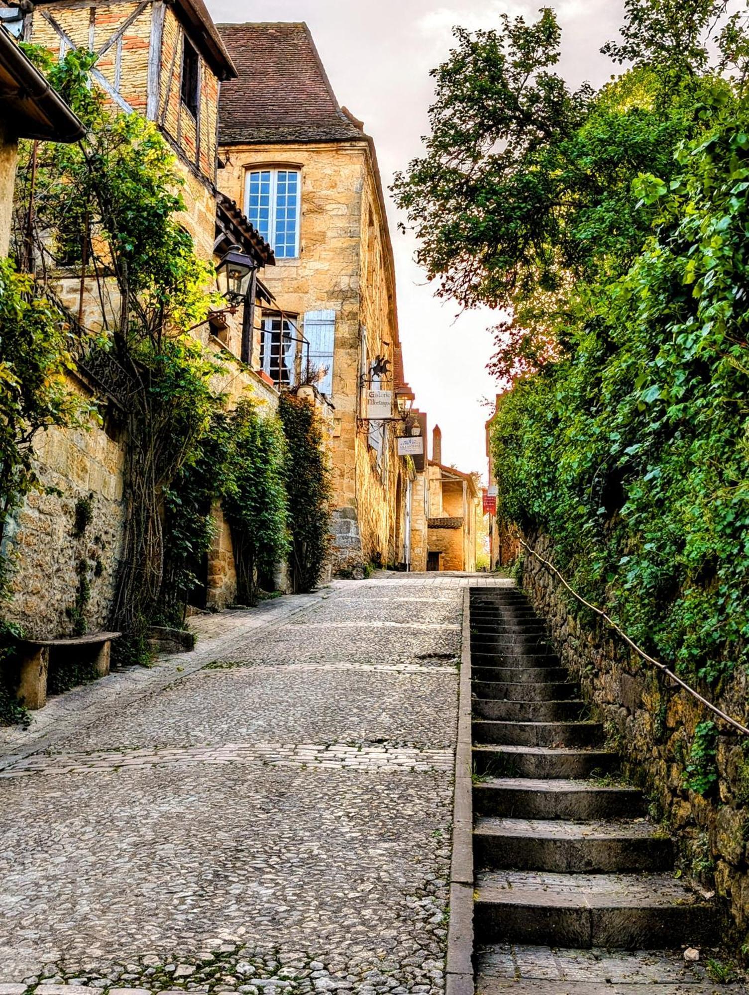 Centrally Located Sarlat Apartment With Medieval Town Views Exterior foto